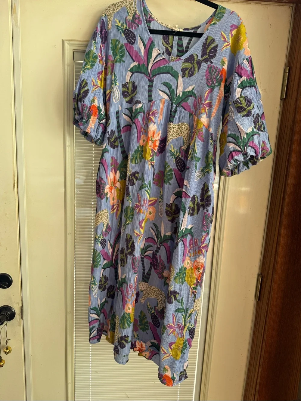 easel relaxed casual
